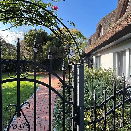 Kunsthaus Am Hafen - Umzaeunter Garten, Sauna Im Haus