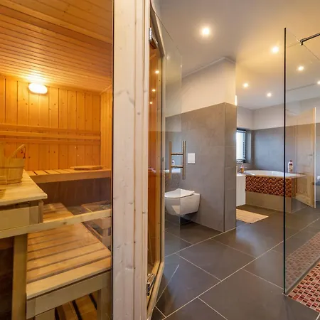 Kunsthaus Am Hafen - Umzaeunter Garten, Sauna Im Haus Prázdninový dům *