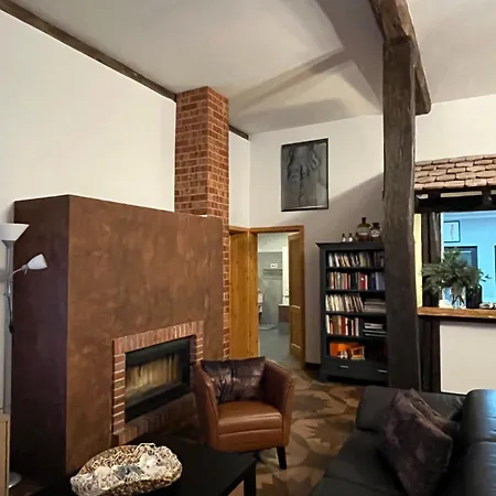 Kunsthaus Am Hafen - Umzaeunter Garten, Sauna Im Haus