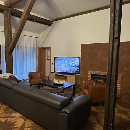 Kunsthaus Am Hafen - Umzaeunter Garten, Sauna Im Haus Semesterbostad