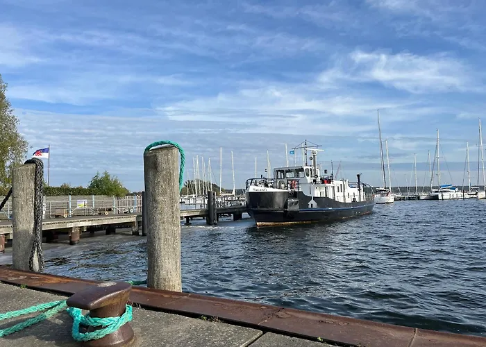 Semesterbostad Kunsthaus Am Hafen - Umzaeunter Garten, Sauna Im Haus